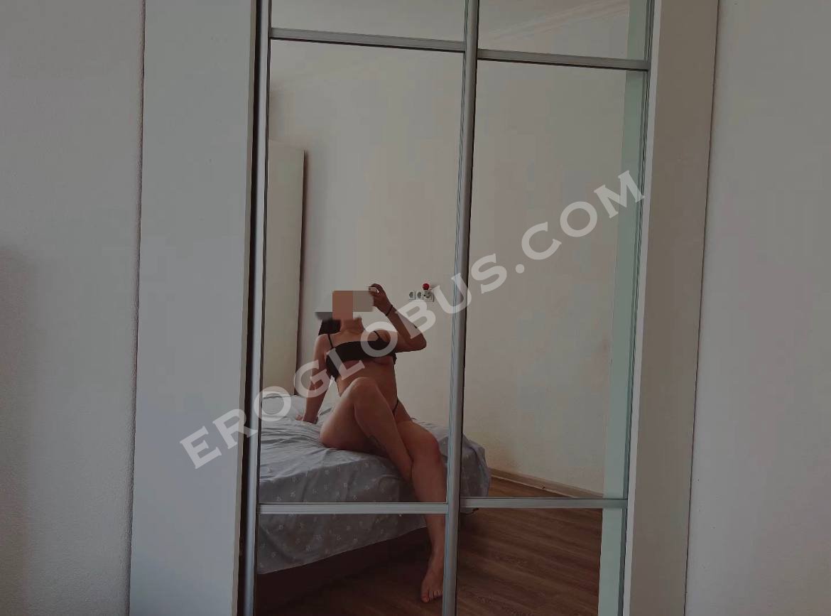 Milana, 23